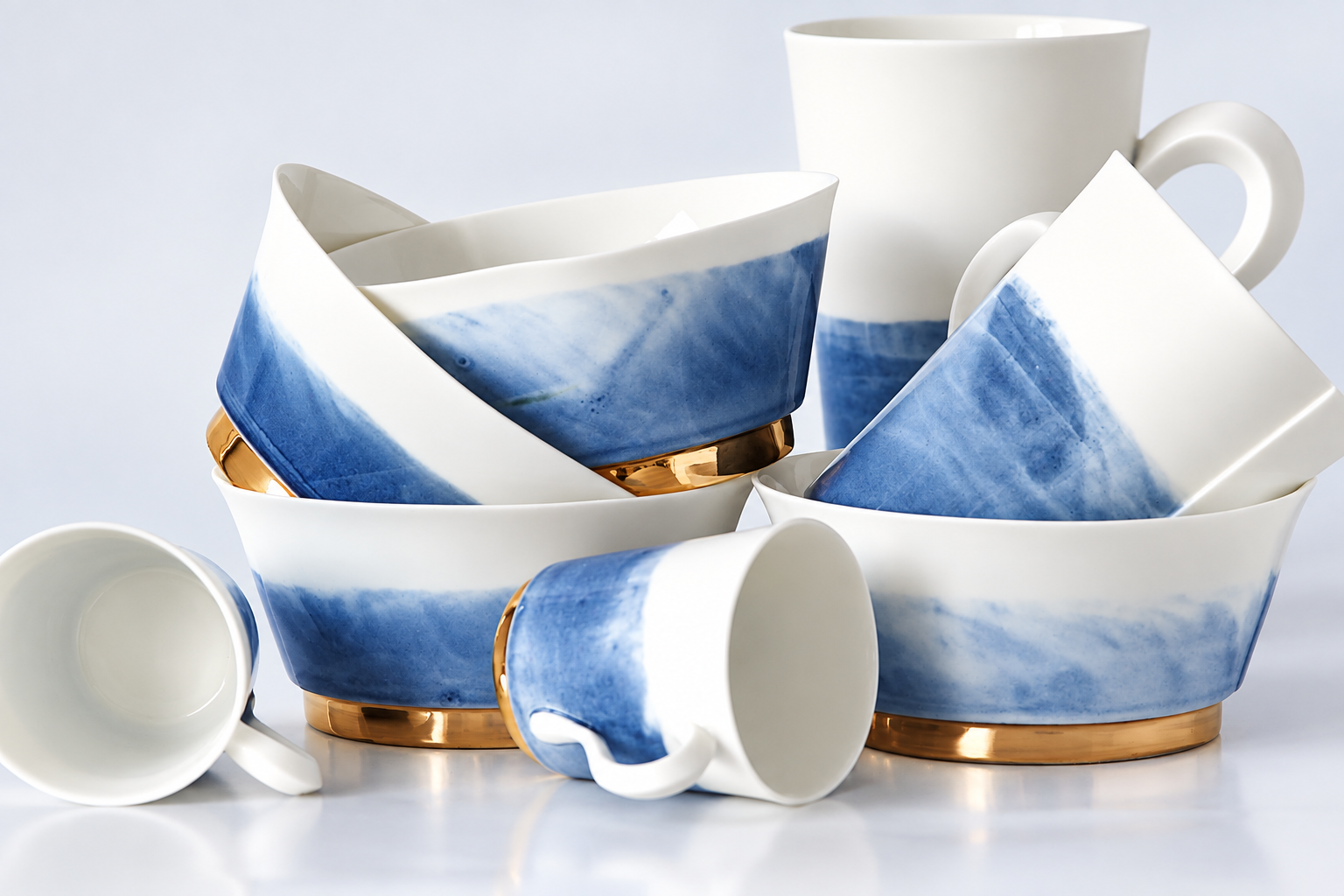 Blue and white porcelain cups and bowls